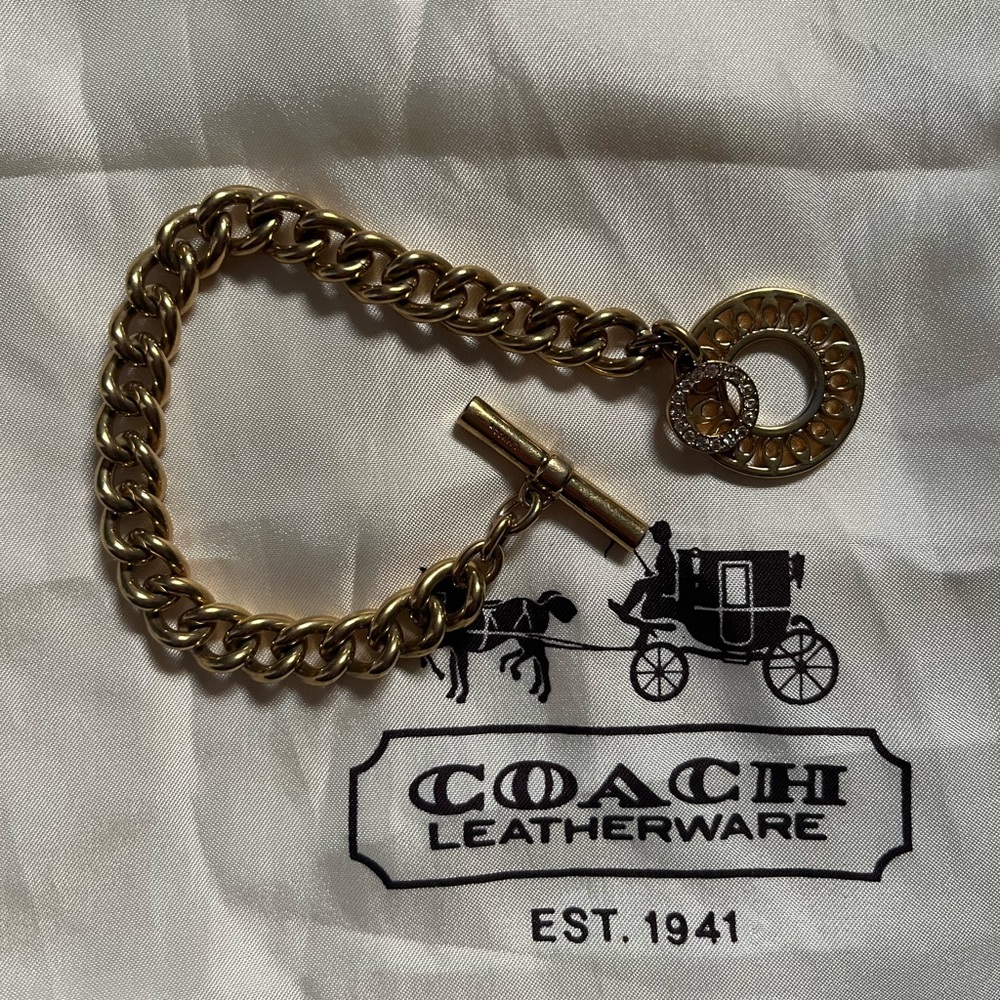 Toggle link bracelet